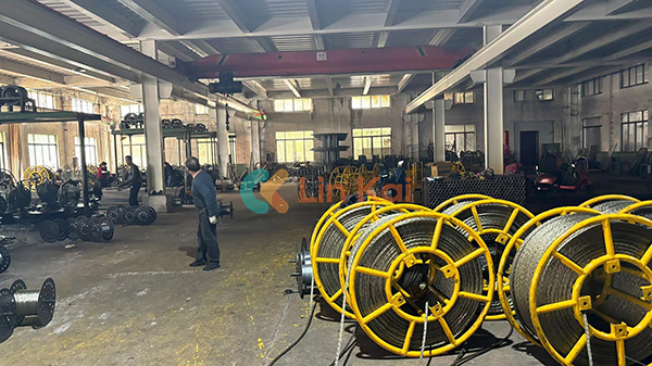 „Ningbo Lingkai Electric Power Equipment Co., Ltd.“ siunčia aukštos kokybės plieninius lynus į Malaiziją, skirtą dirigentams surišti ir traukti